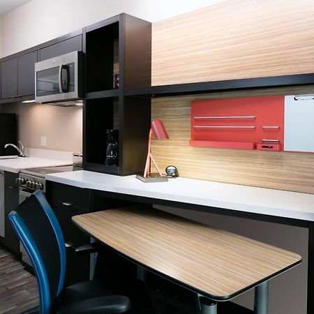 Towneplace Suites By Marriott Kansas City Airport Exteriör bild