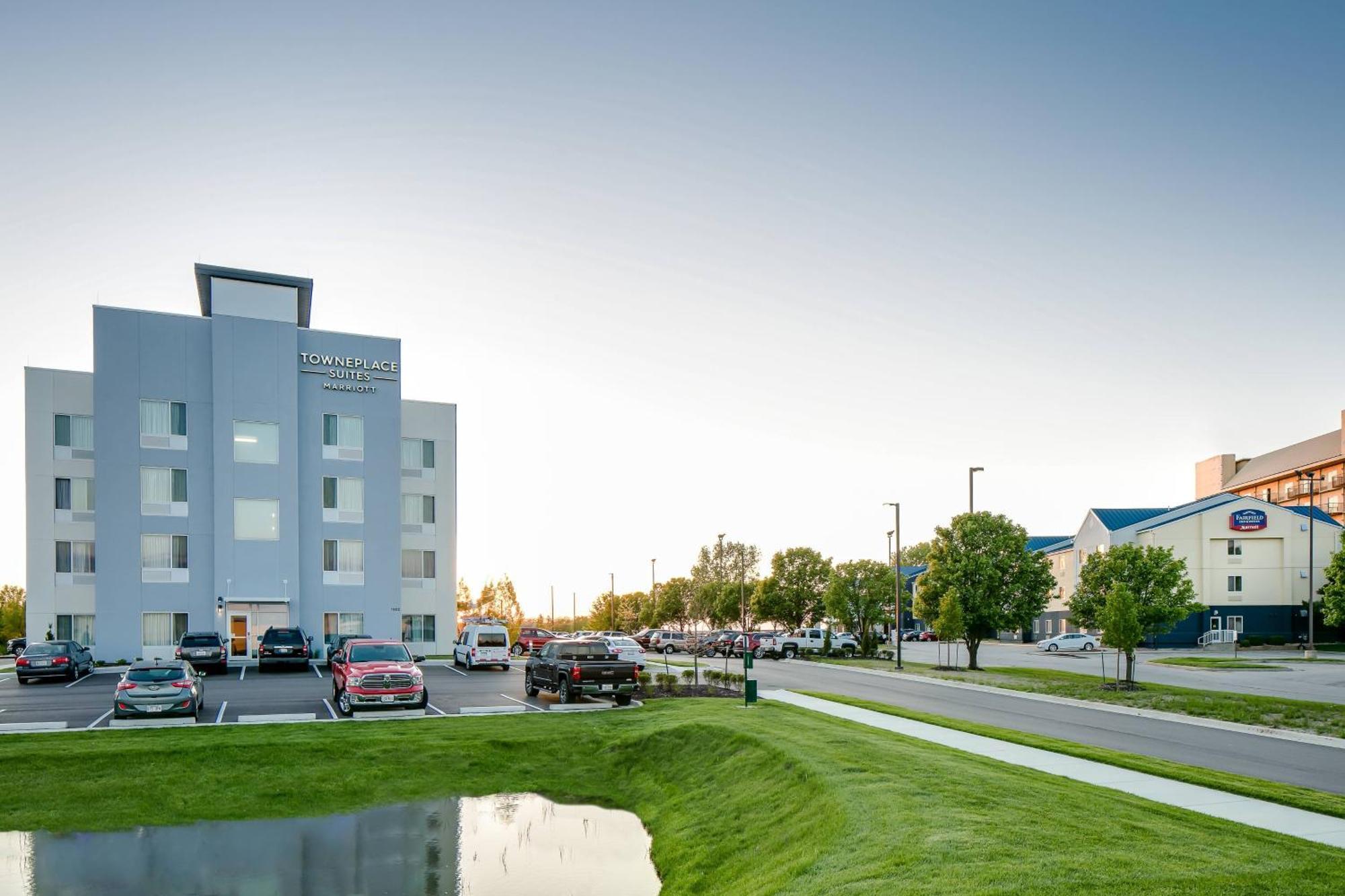 Towneplace Suites By Marriott Kansas City Airport Exteriör bild