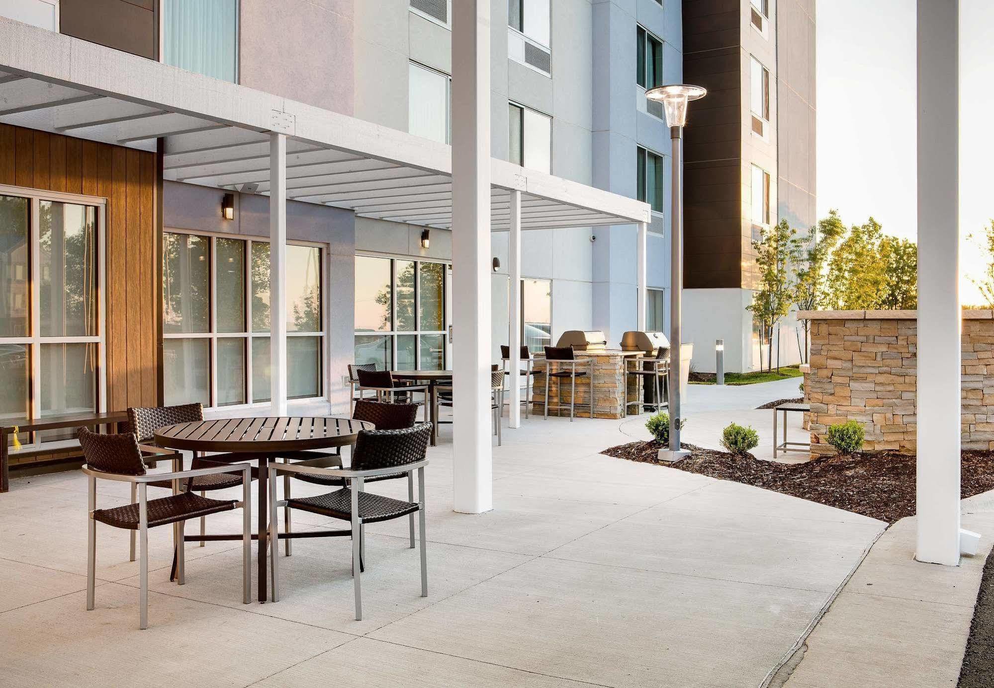 Towneplace Suites By Marriott Kansas City Airport Exteriör bild